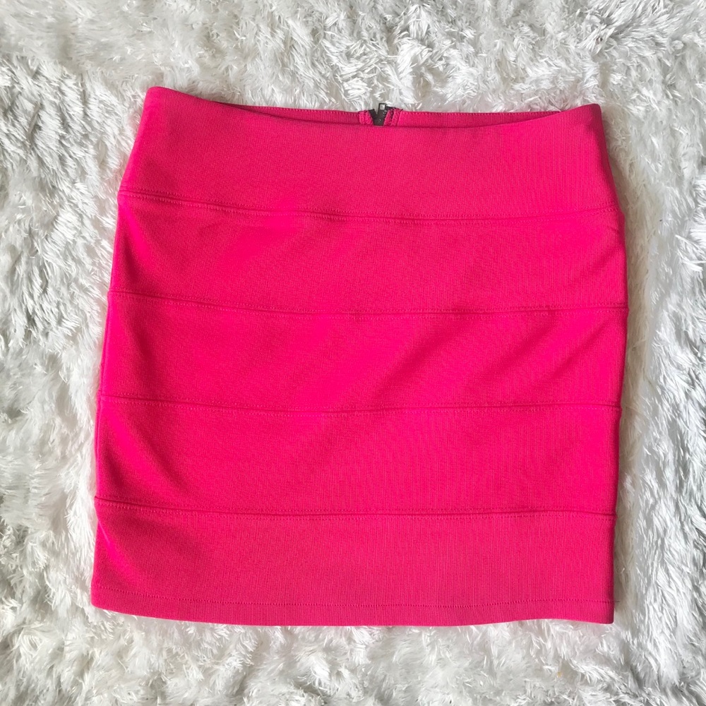 MILLAU HOT PINK MINI SKIRT SMALL